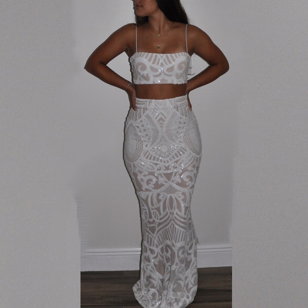 Stunning two piece white sequin maxi gown!🤍